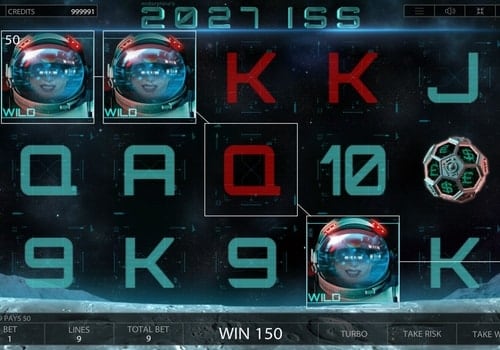 Выигрышная комбинация символов в игровом аппарате 2027 ISS